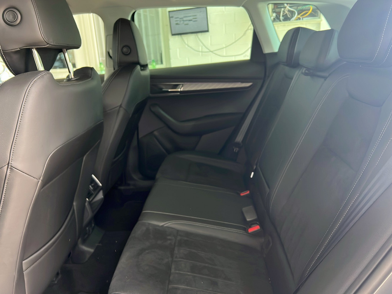 Skoda Karoq 2.0 TDI Tour 4x4 MATRIX-LED AHK 360° — photo 10