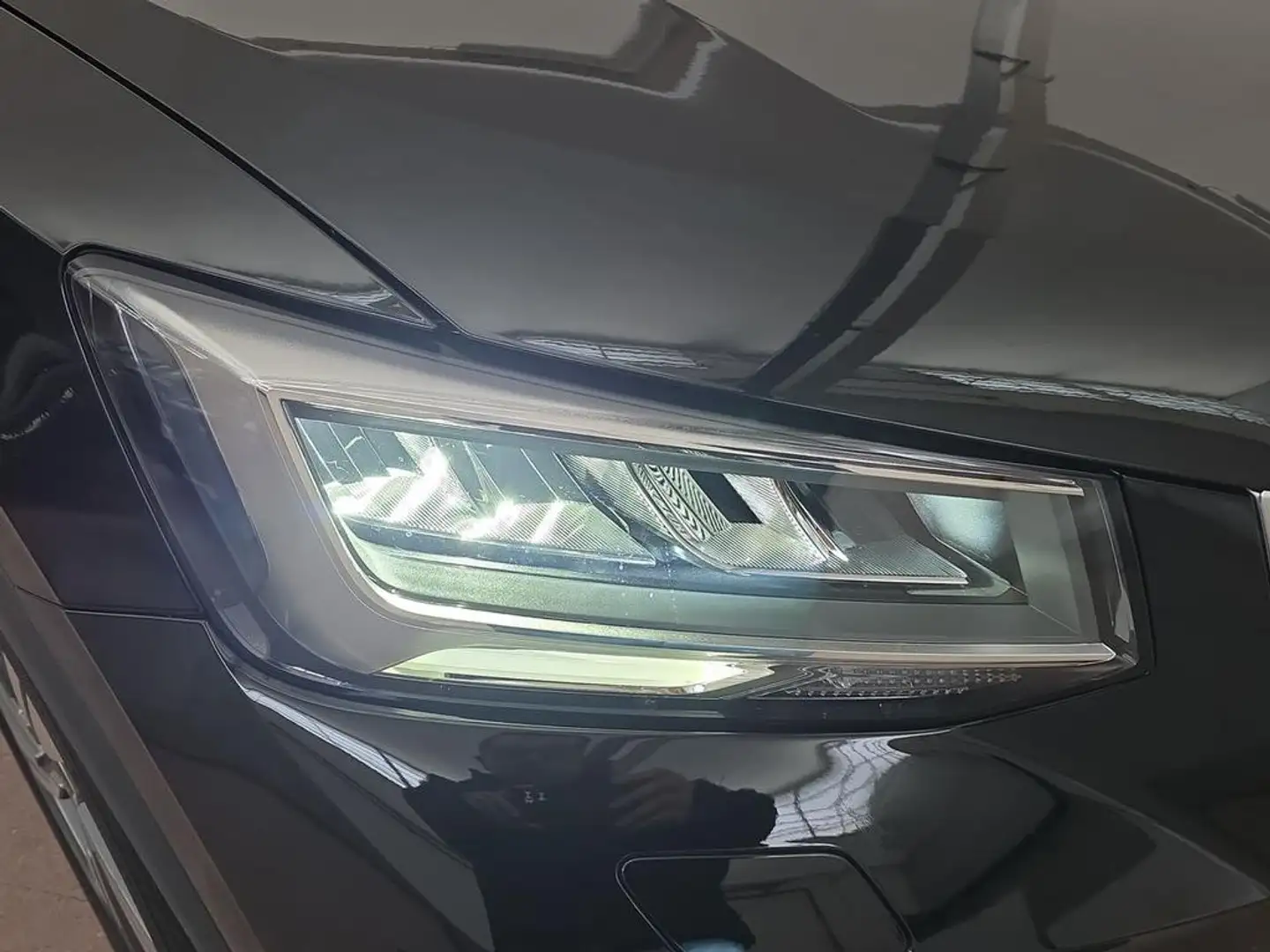 Audi Q2 30 1.0 tfsi Admired Schwarz - 2