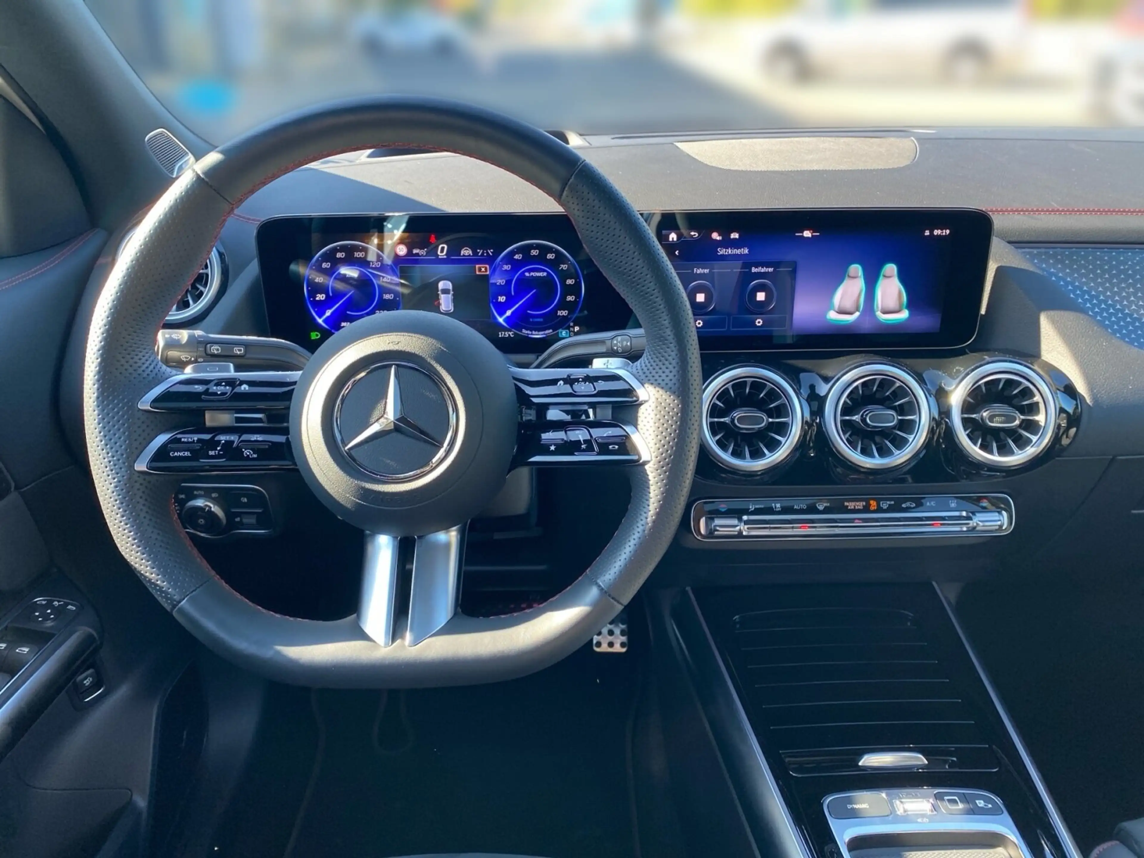 Mercedes-Benz EQA 300 EQA 300 4M *AMG*NIGHT*MEMO*PANO*360°KAM*DISTR* BC — photo 11
