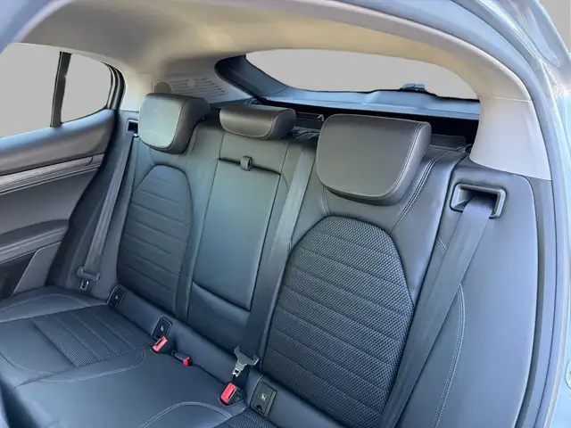 Alfa Romeo Stelvio view 14