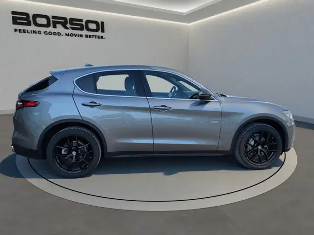 Alfa Romeo Stelvio view 6