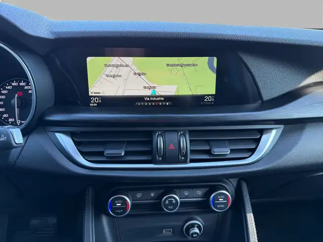 Alfa Romeo Stelvio view 12
