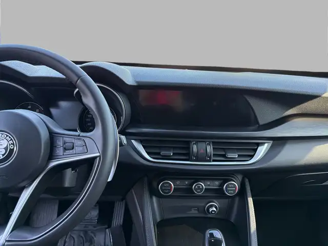 Alfa Romeo Stelvio view 9