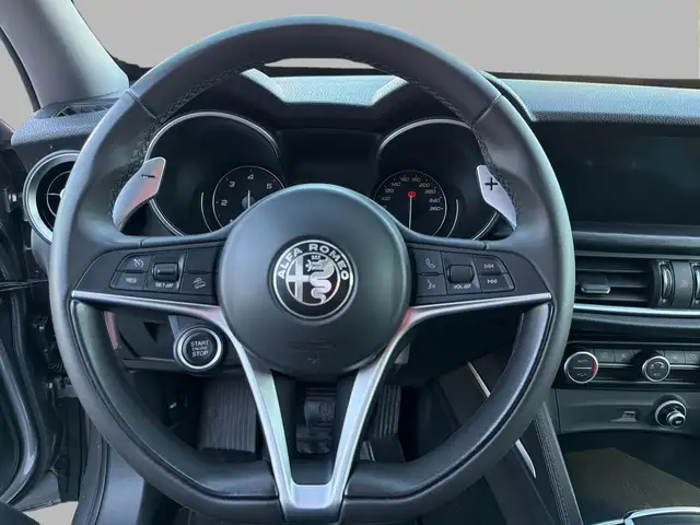 Alfa Romeo Stelvio view 10