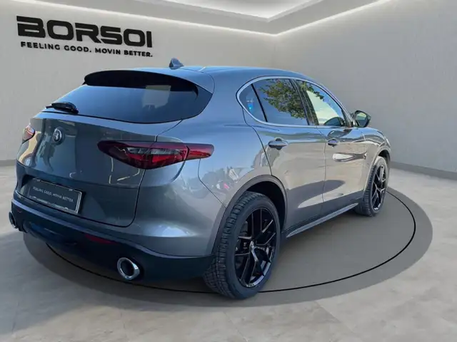 Alfa Romeo Stelvio view 4