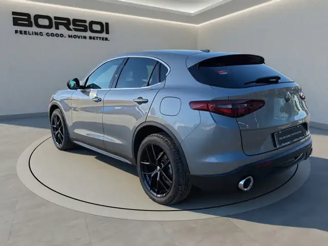 Alfa Romeo Stelvio view 5