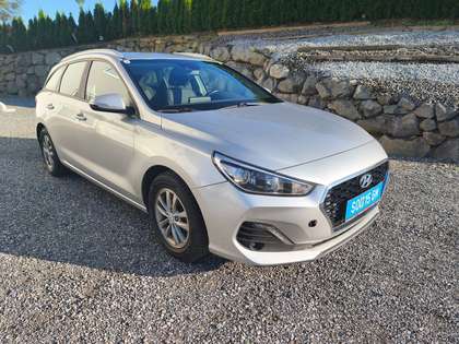 Hyundai i30 CW 1,6 Service u. Pickerl NEU