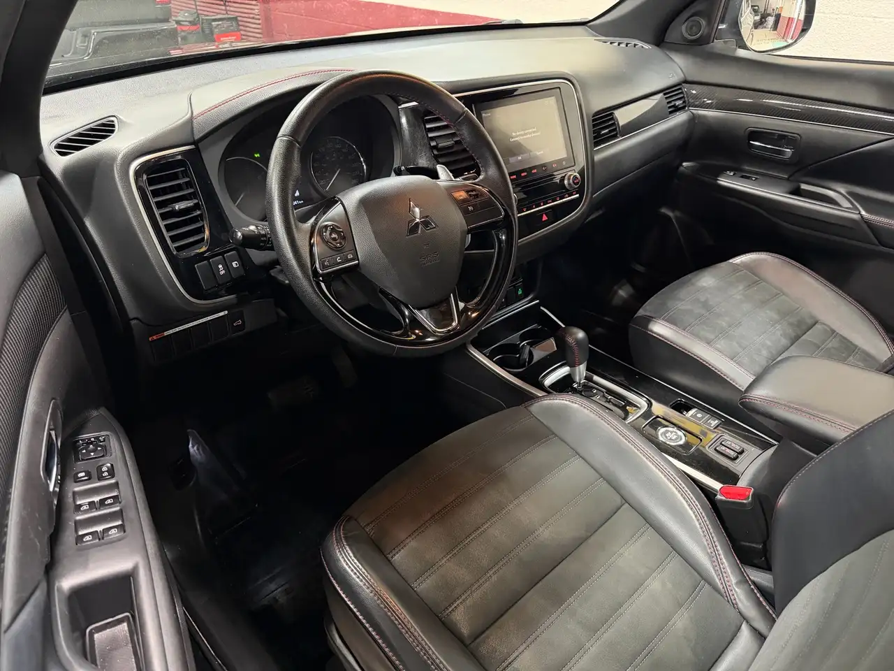 Mitsubishi Outlander снимка Mitsubishi Outlander