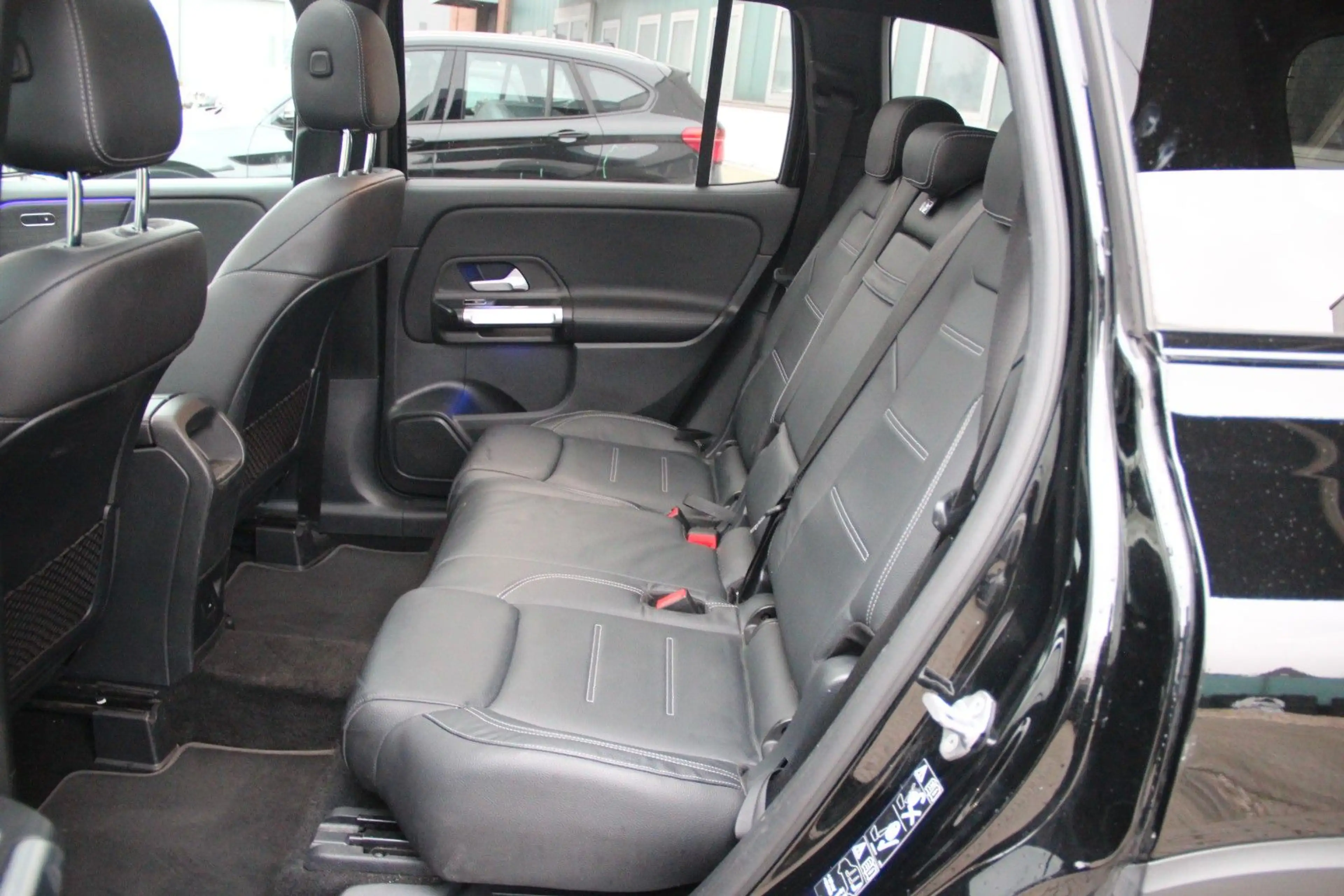 Mercedes-Benz GLB 220 d 4Matic AMG Night, Pano, RFK, 7 SItzer — photo 14
