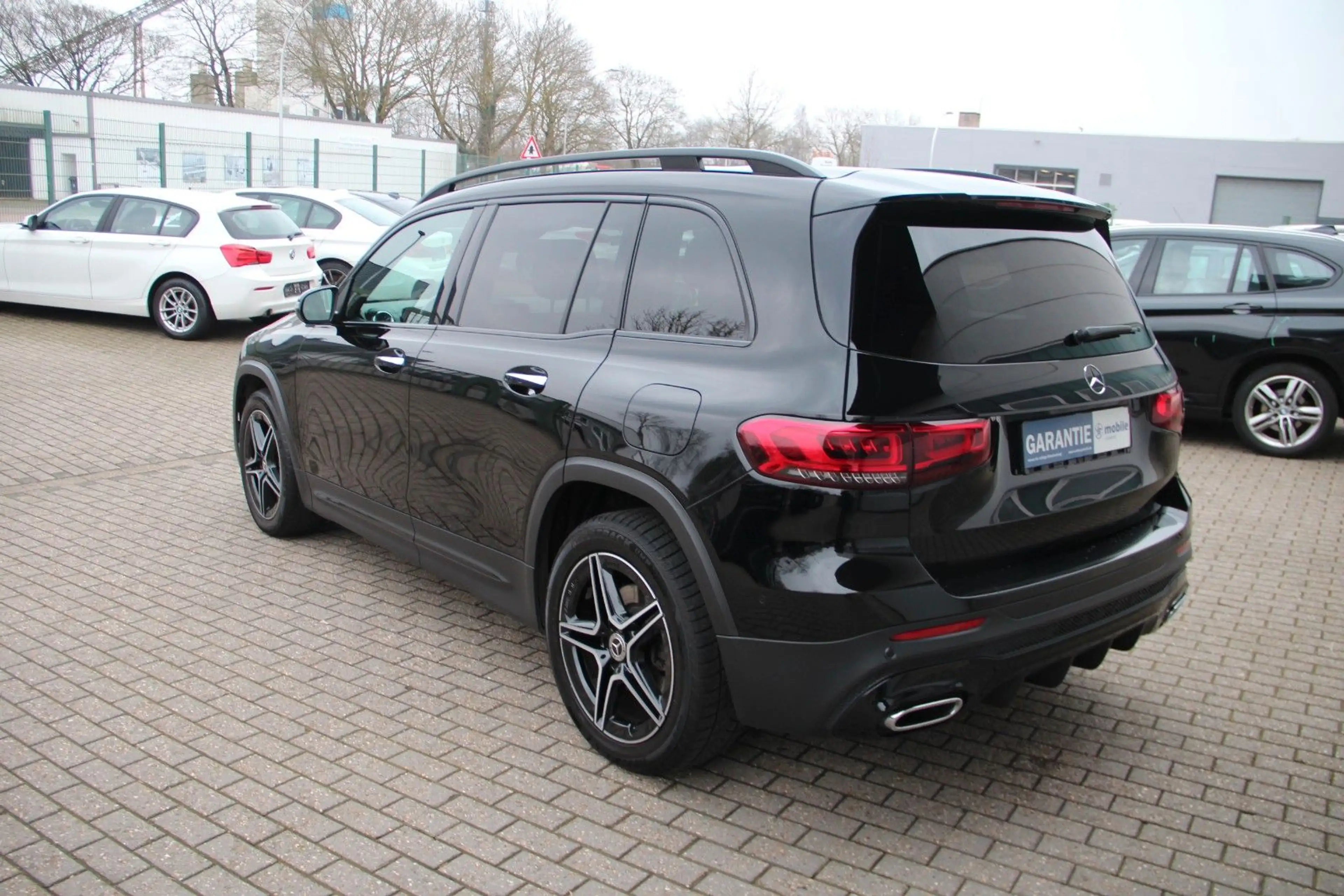 Mercedes-Benz GLB 220 d 4Matic AMG Night, Pano, RFK, 7 SItzer — photo 4