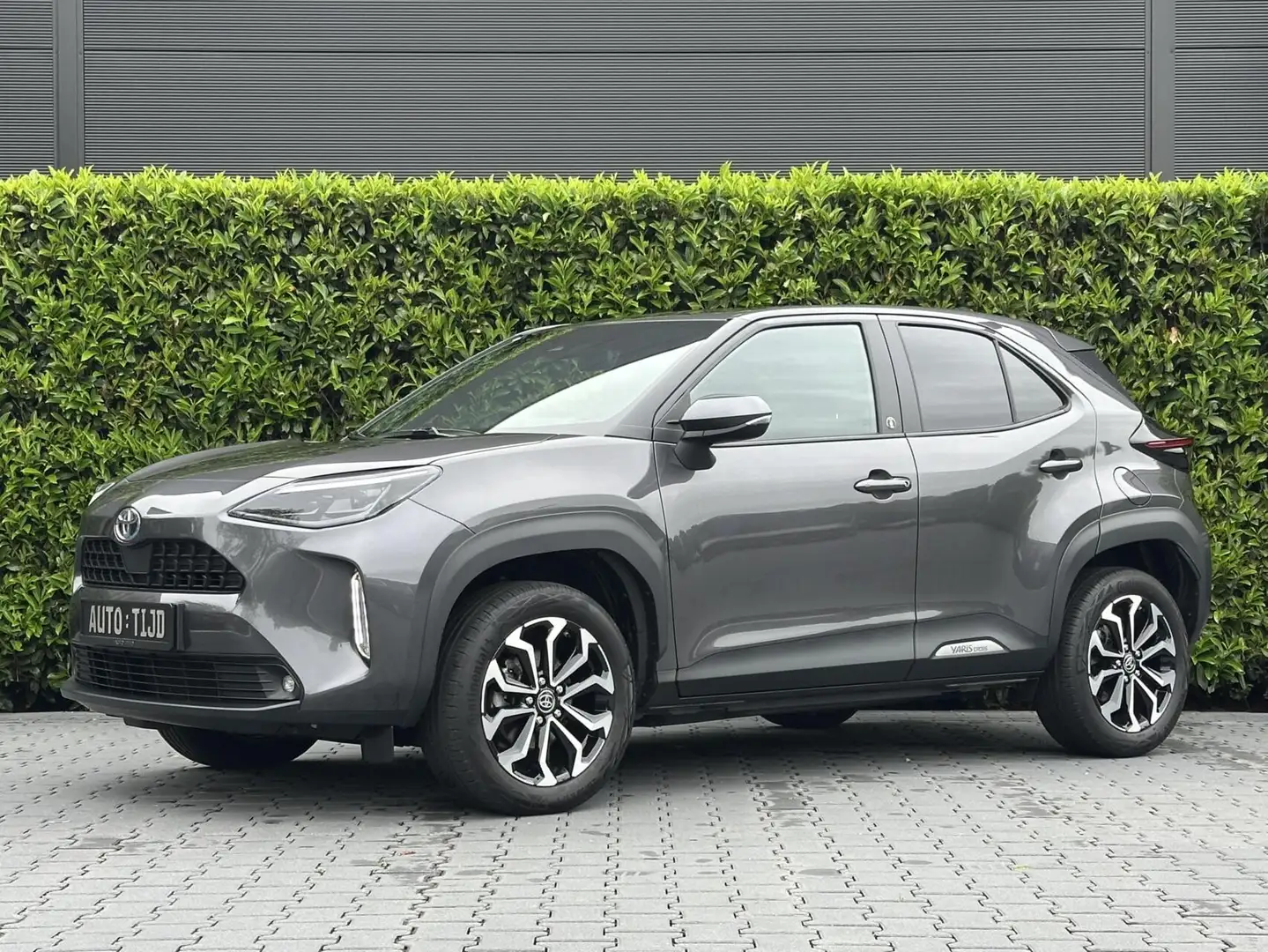 Toyota Yaris Cross 1.5 Hybrid Dynamic, CARPLAY, ECC-AIRCO, ADAPTIVE C Grijs - 1