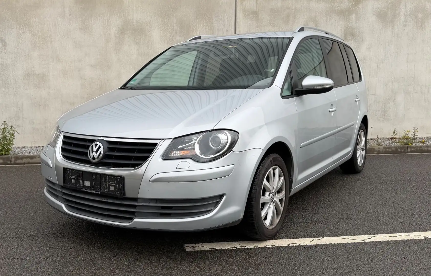 Volkswagen Touran Freestyle 7 Sitzer Silber - 1