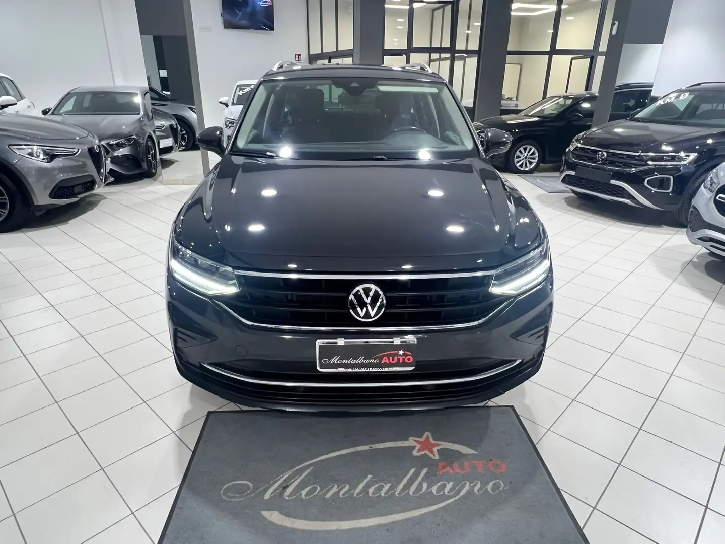 Volkswagen Tiguan 2.0 TDI 150 CV SCR DSG Life Gris - 2