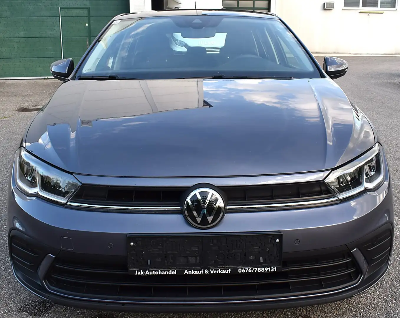Volkswagen Polo 1,0 Grau - 2