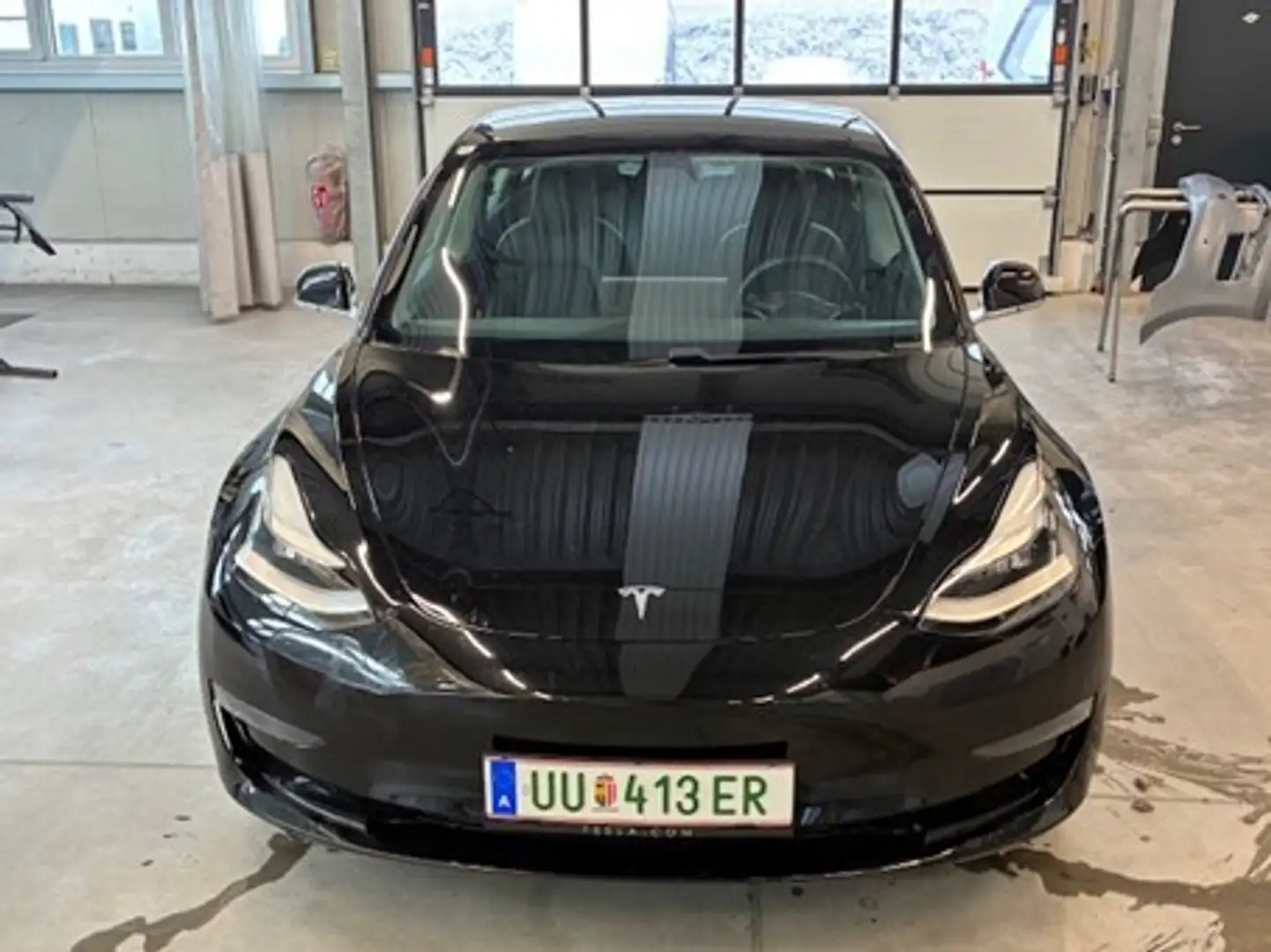 Tesla Model 3 Schwarz - 2