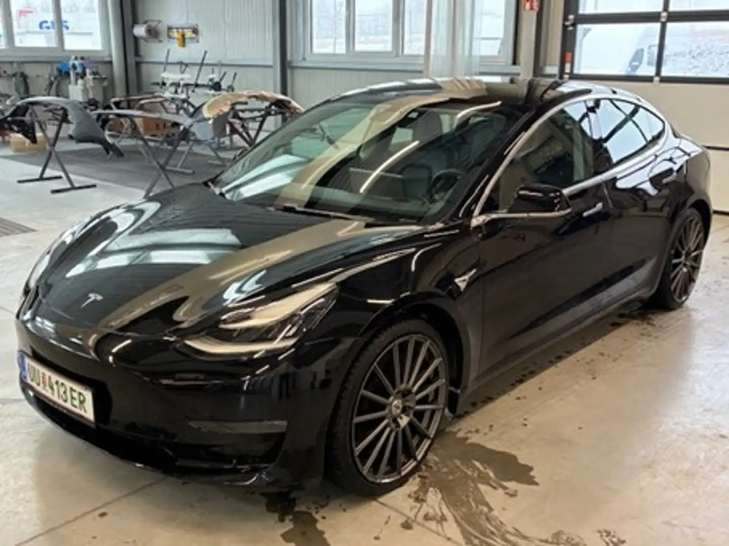 Tesla Model 3 Schwarz - 1