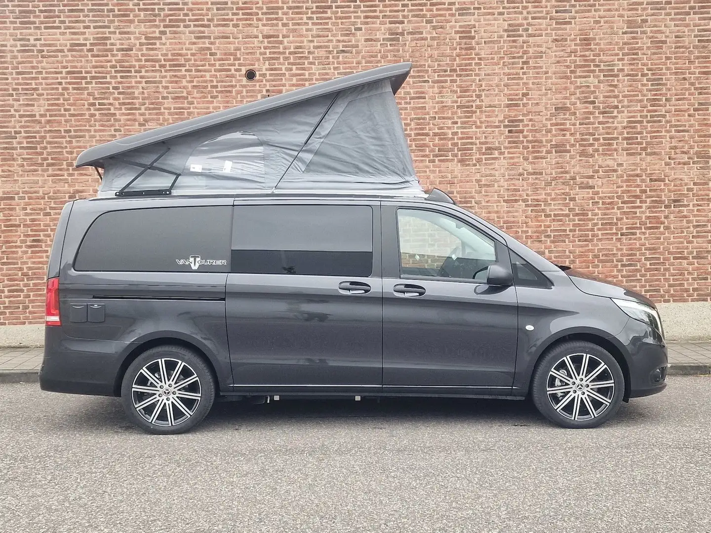 Mercedes-Benz Vito Tourer 114 VanTourer Urban AHK 4x4 lang Grau - 2