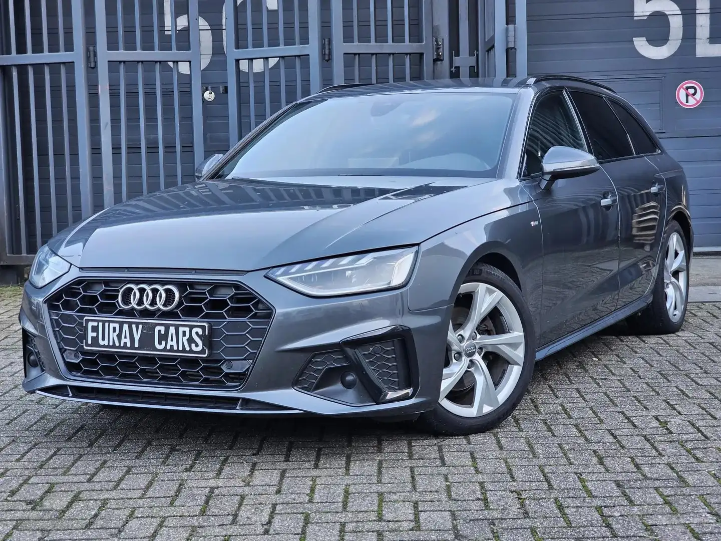 Audi A4 Avant 35 TFSI Launch edition Sport INCL BTW Grijs - 1