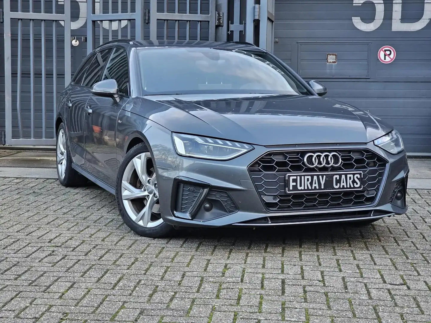 Audi A4 Avant 35 TFSI Launch edition Sport INCL BTW Grijs - 2
