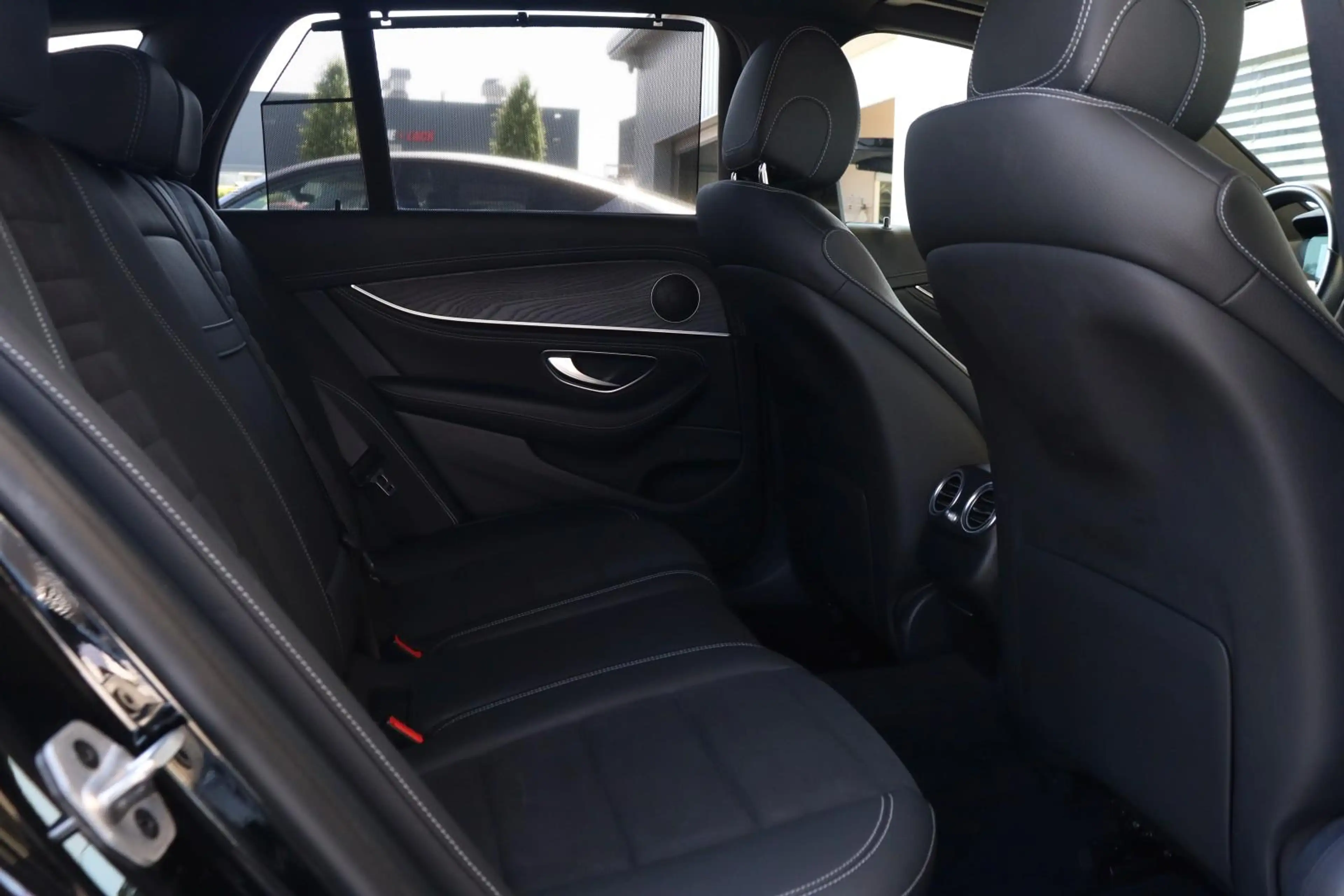 Mercedes-Benz E 400 d 4Matic AMG-Line +AIRMATIC+MULTIBEAM+PANO+ — photo 15