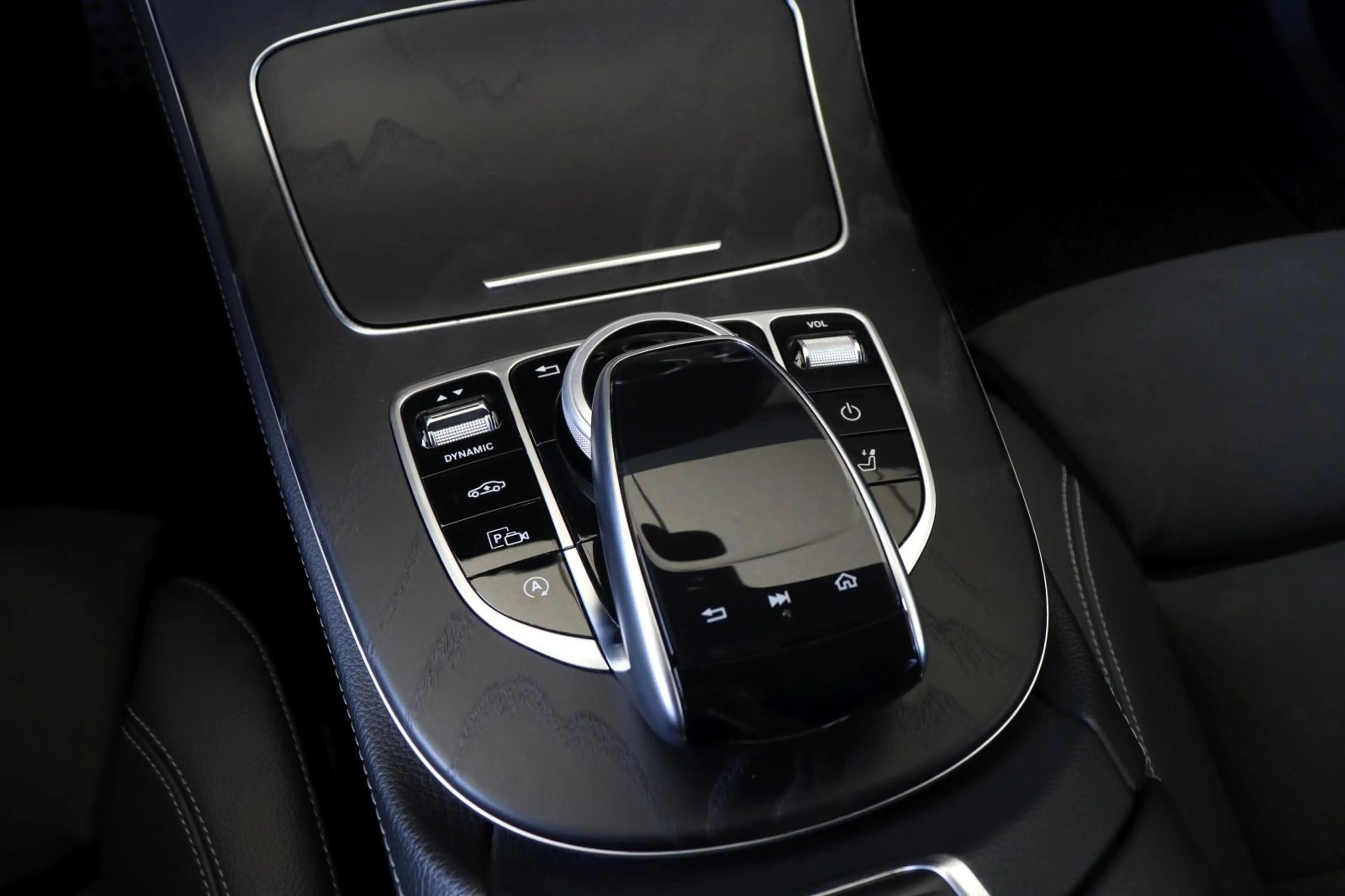 Mercedes-Benz E 400 d 4Matic AMG-Line +AIRMATIC+MULTIBEAM+PANO+ — photo 12
