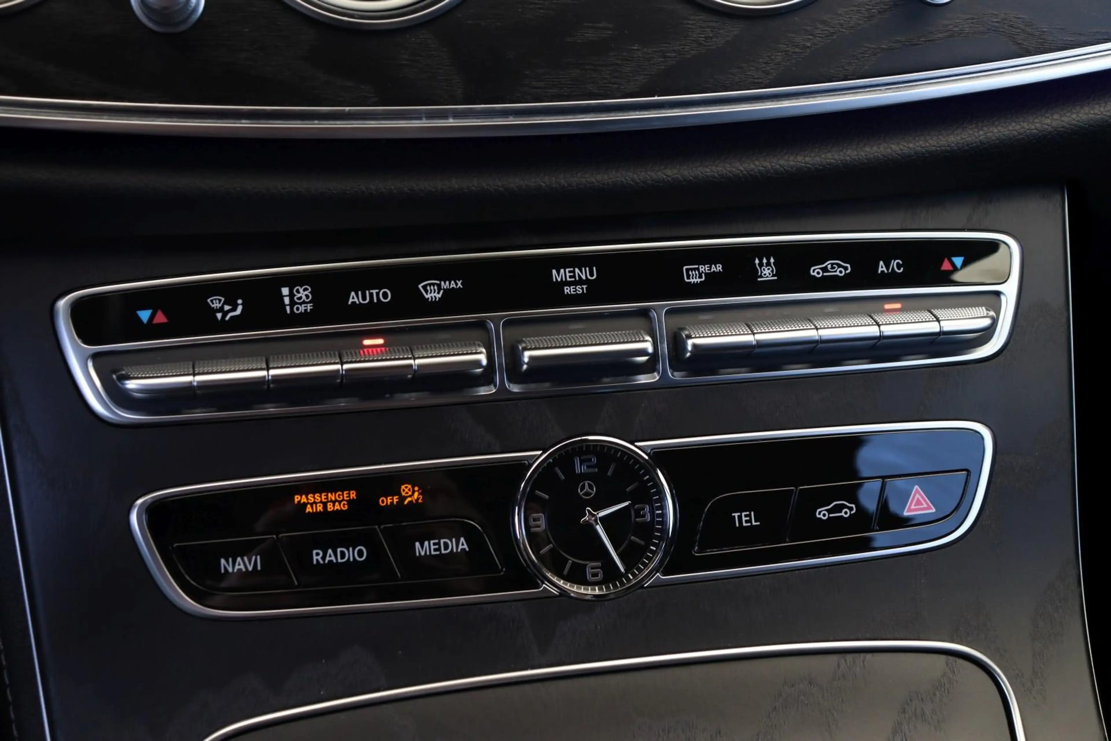 Mercedes-Benz E 400 d 4Matic AMG-Line +AIRMATIC+MULTIBEAM+PANO+ — photo 11