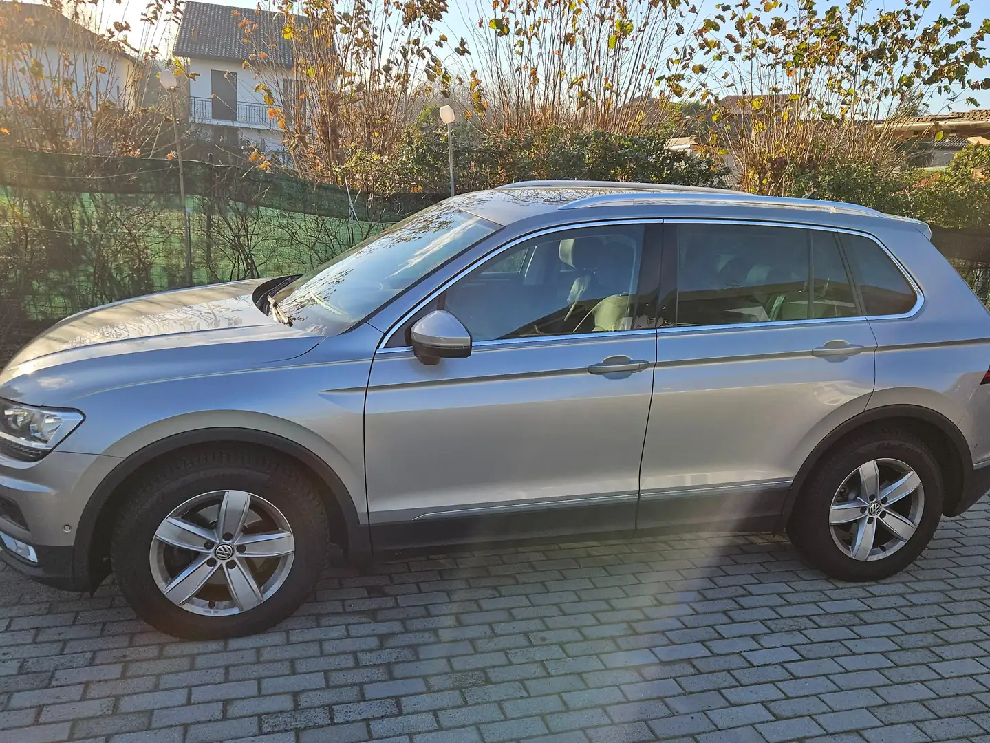 Volkswagen Tiguan Tiguan II 2016 2.0 tdi Executive 150cv dsg Grigio - 1