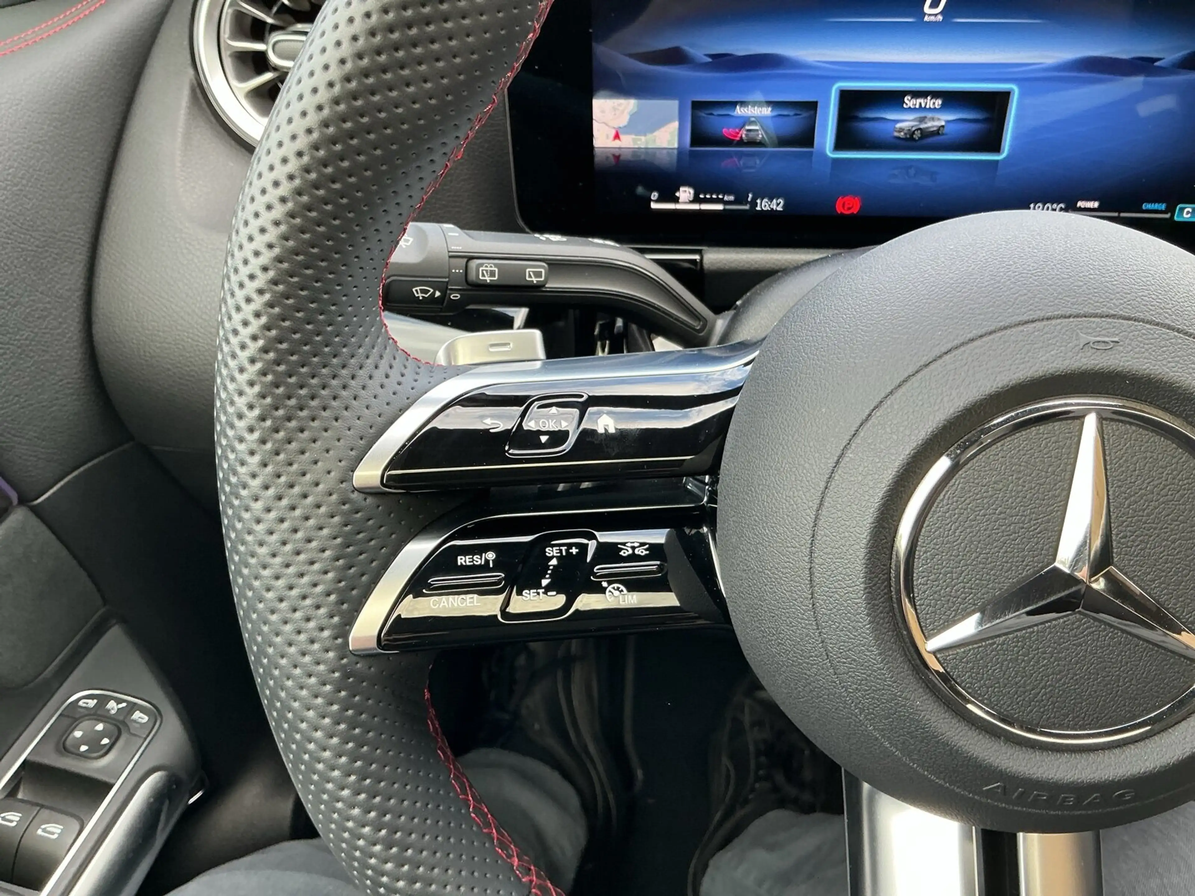 Mercedes-Benz GLA 200 GLA 200 AMG Edition Distro 360 Kam LED Spiegelpak — photo 14