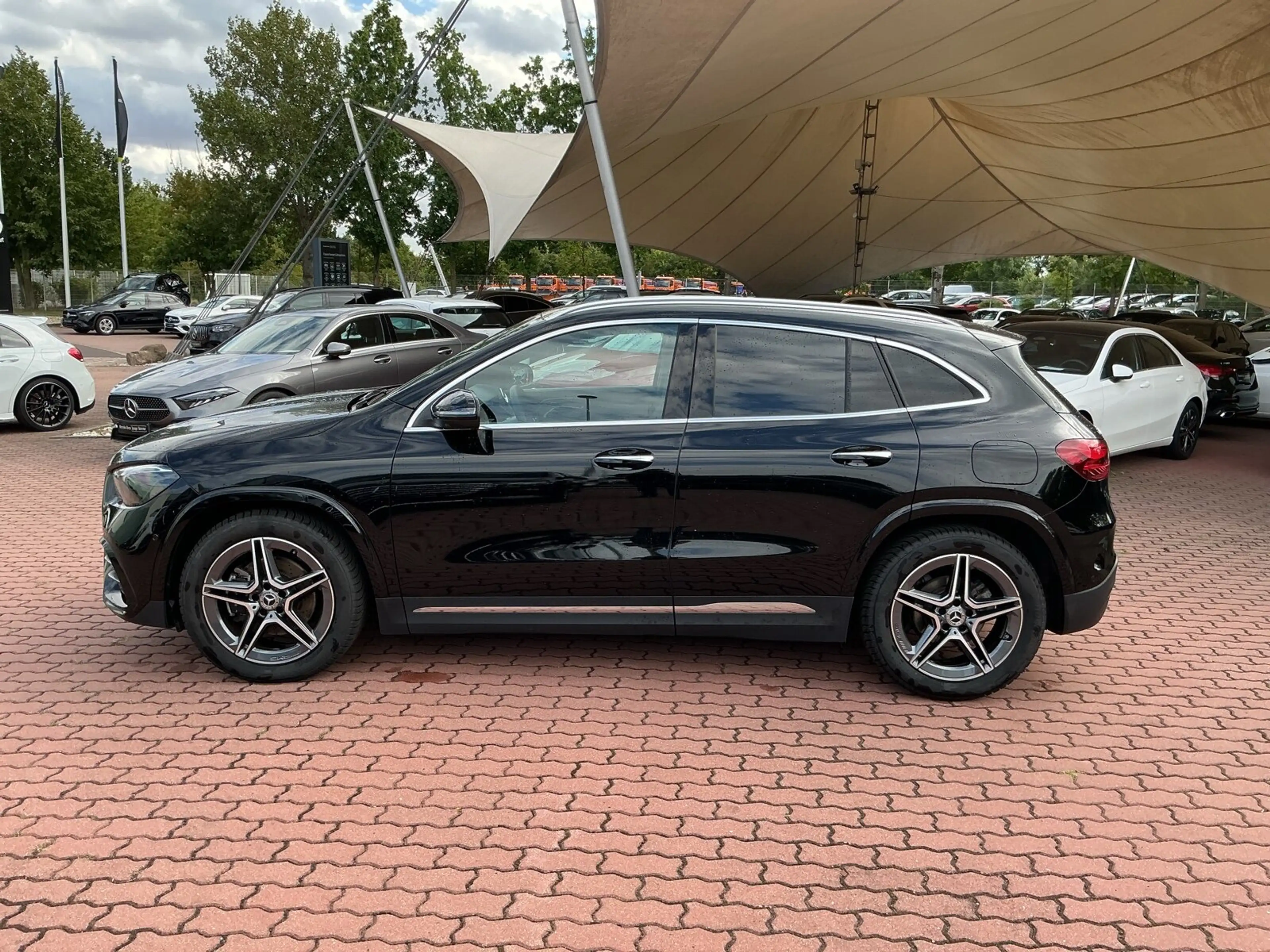 Mercedes-Benz GLA 200 GLA 200 AMG Edition Distro 360 Kam LED Spiegelpak — photo 7