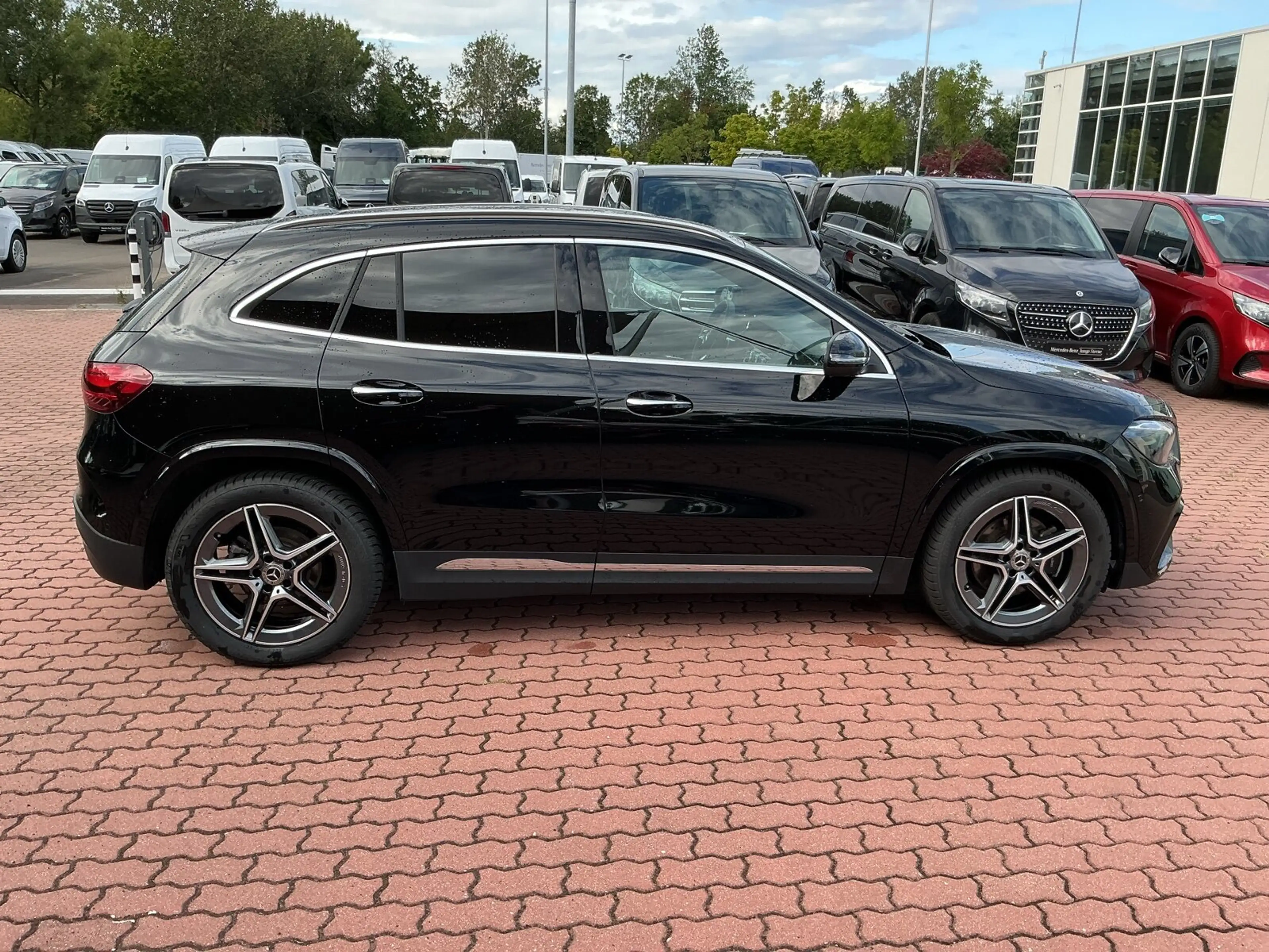 Mercedes-Benz GLA 200 GLA 200 AMG Edition Distro 360 Kam LED Spiegelpak — photo 8