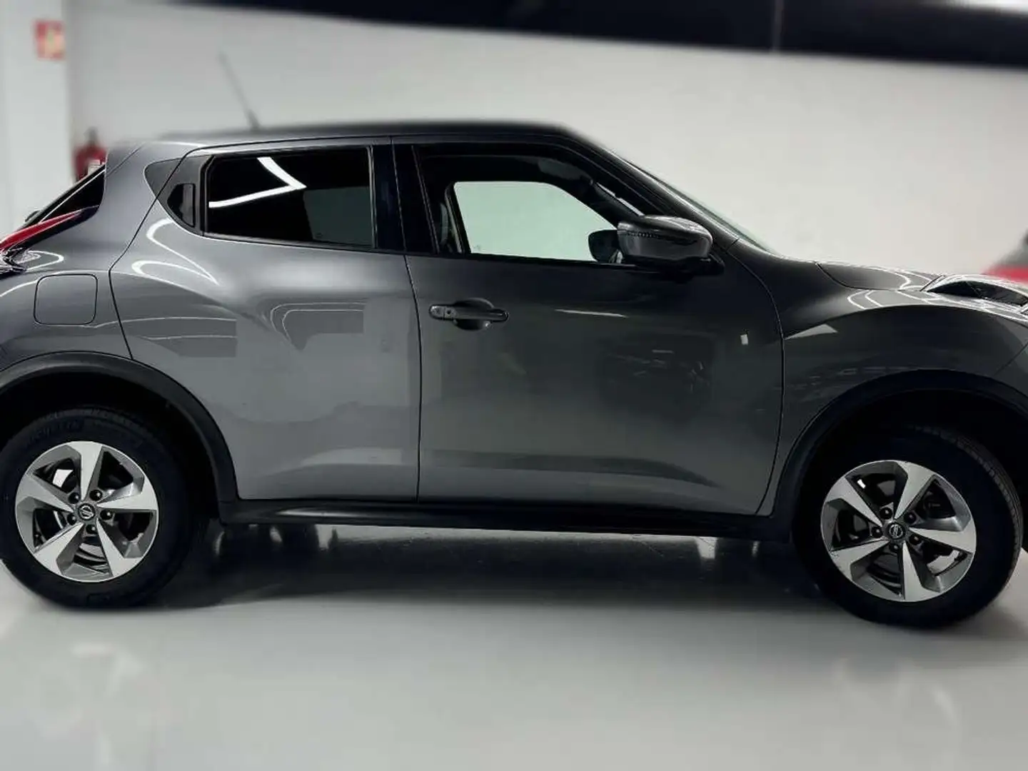 Nissan Juke G E6D-Temp 83 kW(112 CV) 5M/T N-CONNECTA Gris - 1
