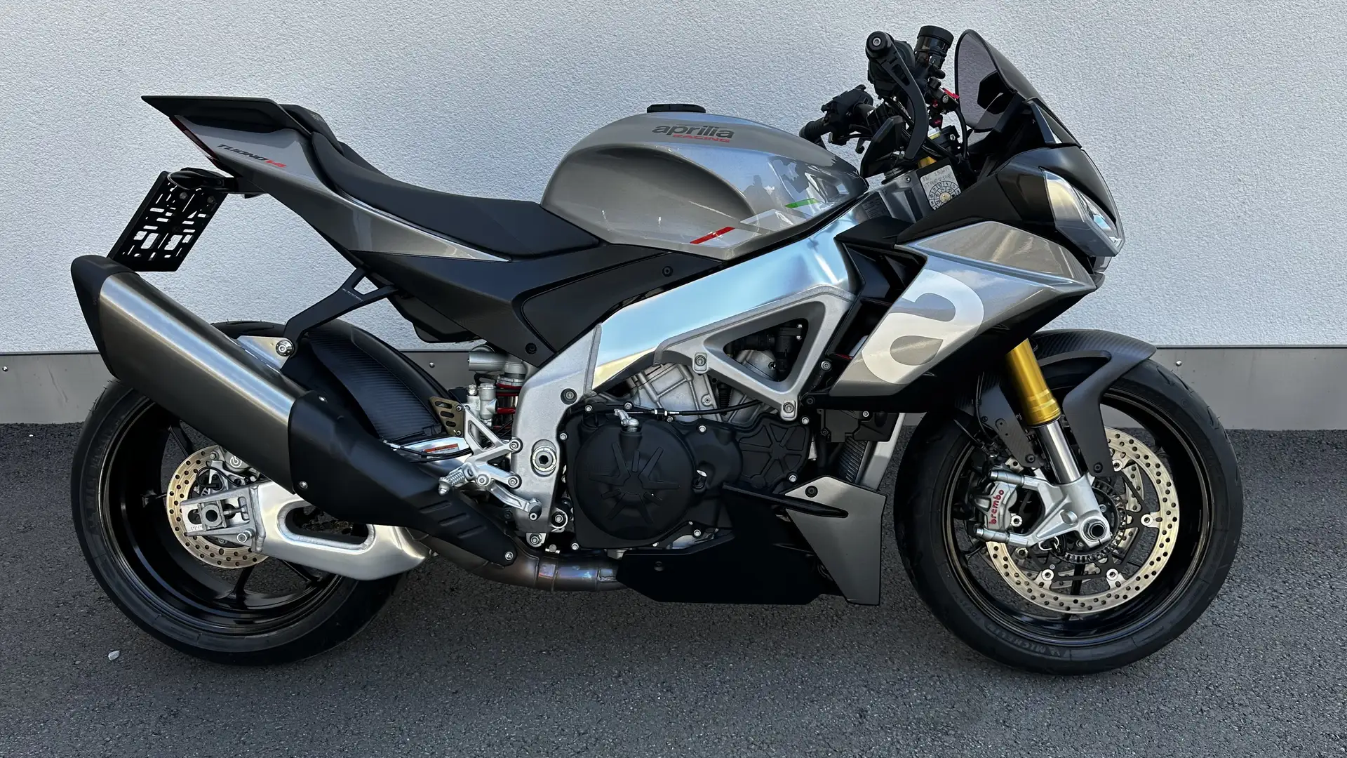 Aprilia Tuono V4 1100.     Carbon, raximo, Evotech Grau - 1