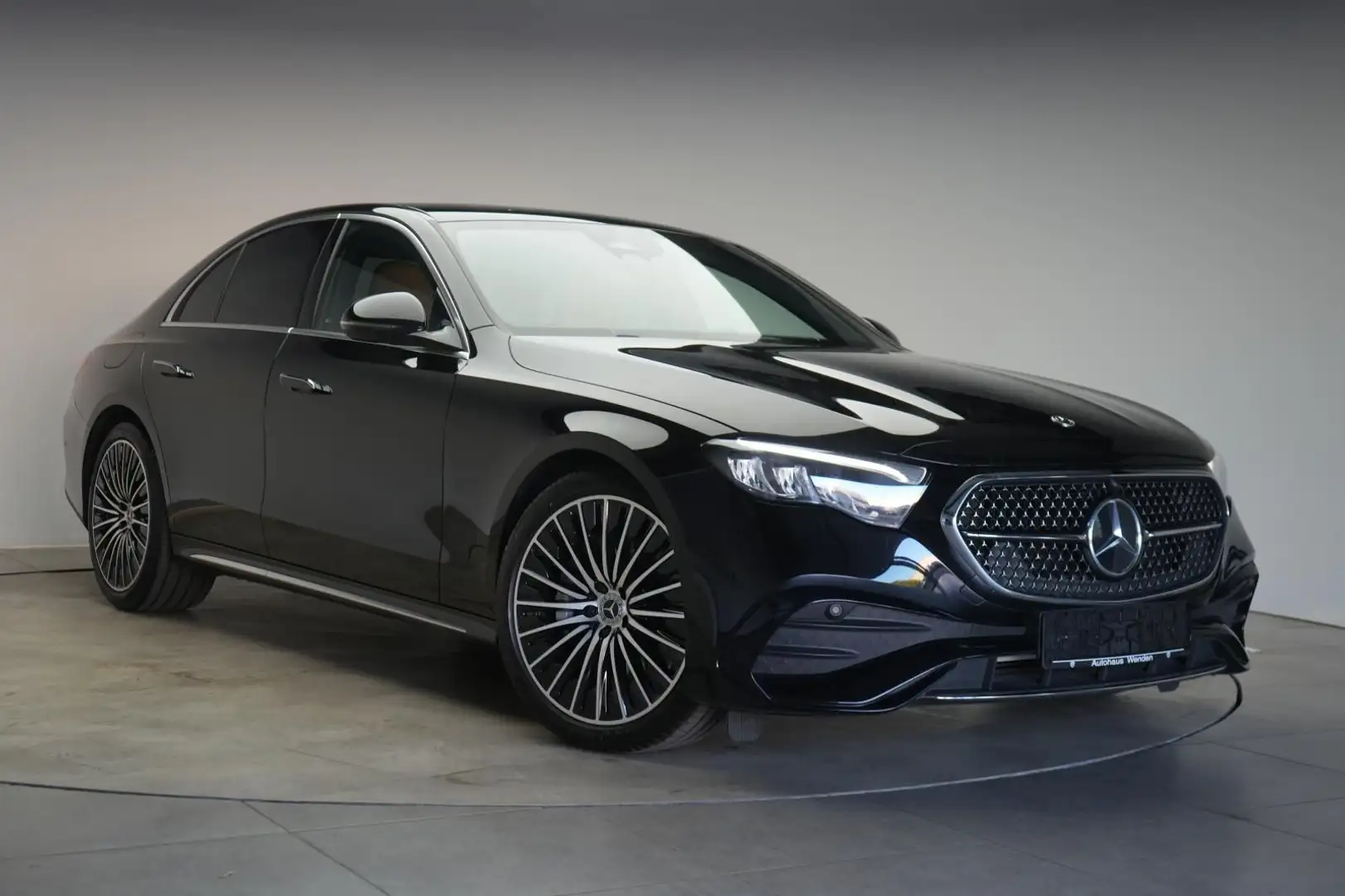 Mercedes-Benz E 220 d 9G-Tronic AMG Line Schwarz - 1