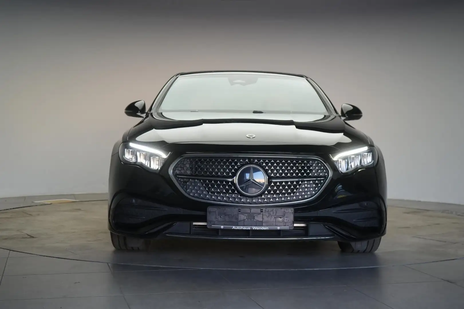 Mercedes-Benz E 220 d 9G-Tronic AMG Line Schwarz - 2