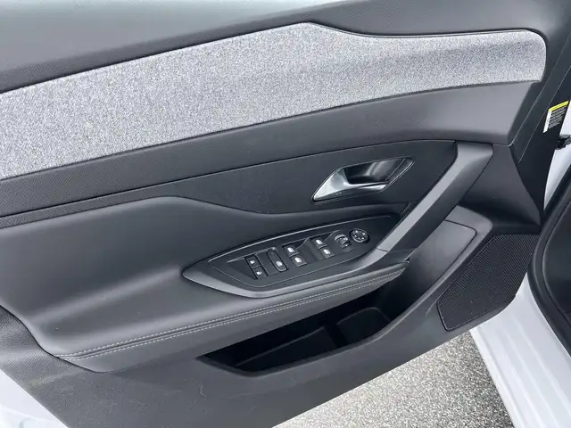 Peugeot 308 view 11