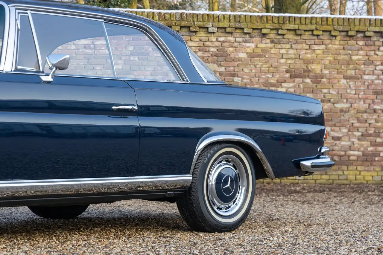 Mercedes-Benz 280 SE 3.5 Coupe "Flachkühler" Reconditioned by a well, foto 11