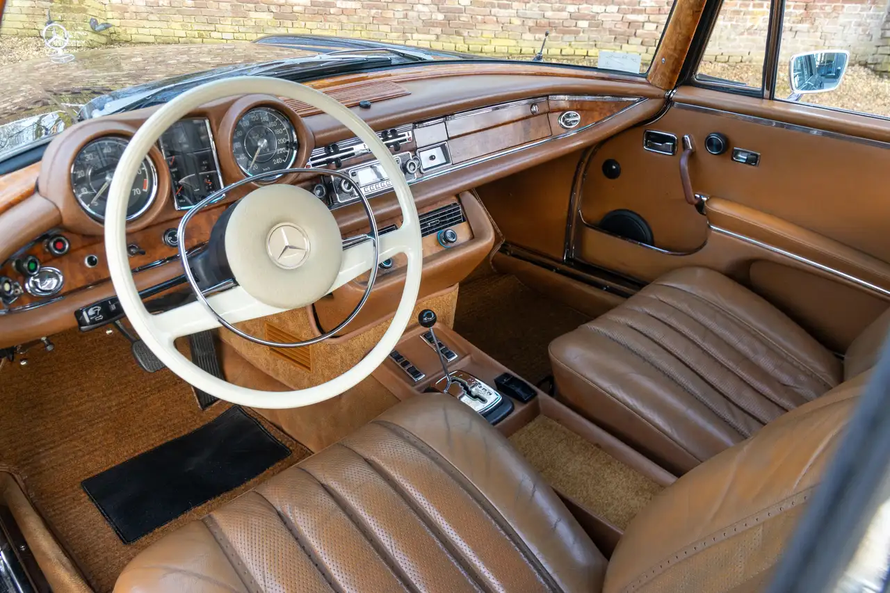 Mercedes-Benz 280 SE 3.5 Coupe "Flachkühler" Reconditioned by a well, foto 3