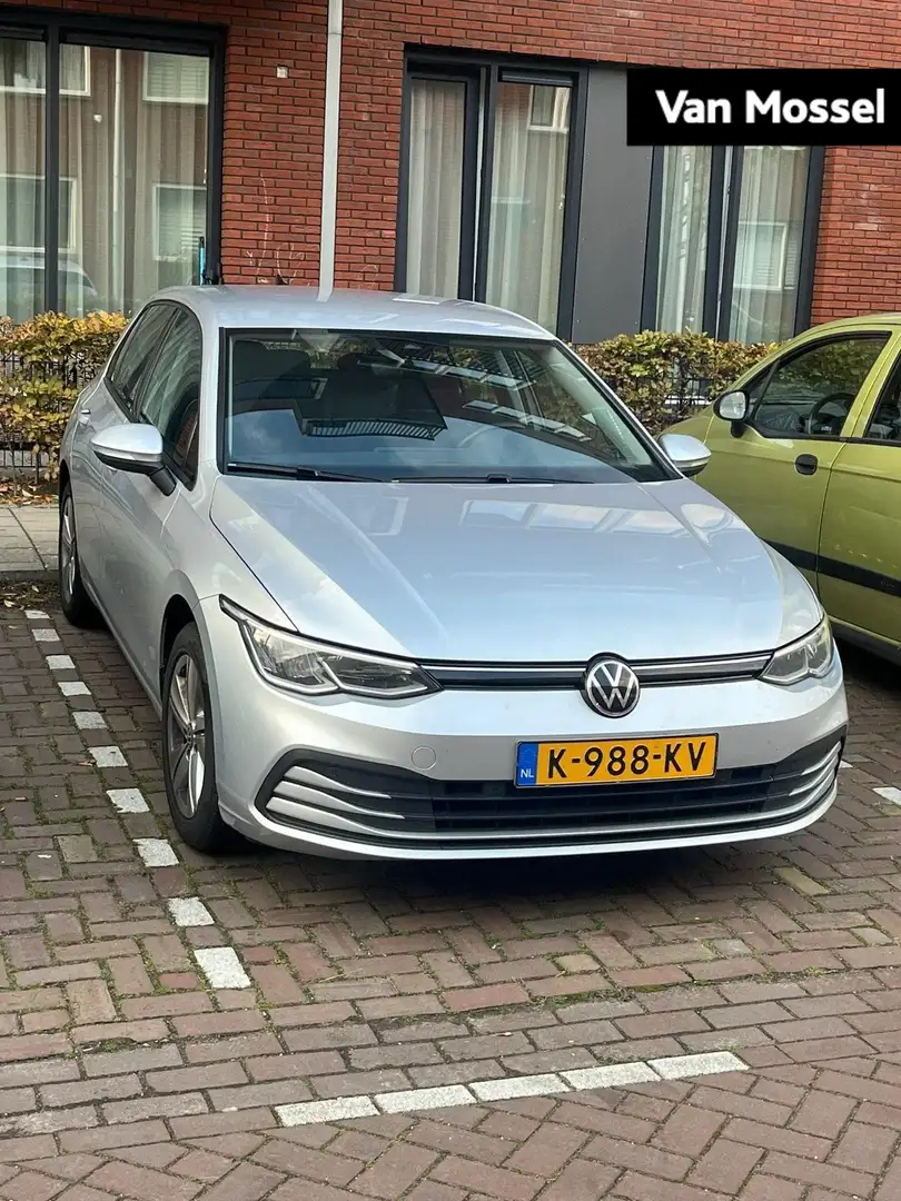 Volkswagen Golf 1.0 TSI Life | 110 PK | Digital Cockpit | Parkeers Grijs - 1