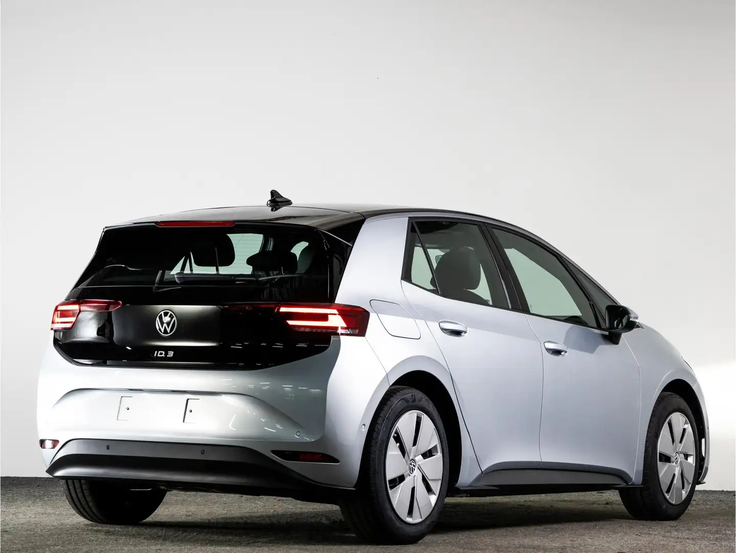 Volkswagen ID.3 Pure 52 kWh accu, 125 kW / 170 pk Hatchback Elektr Ezüst - 2