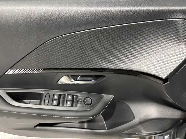 Peugeot 208 view 10