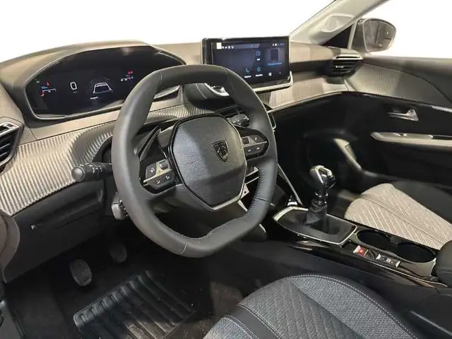 Peugeot 208 view 11