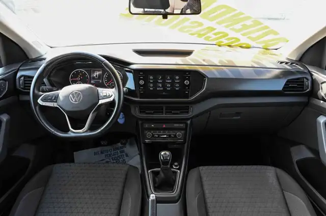 Volkswagen T-Cross view 11
