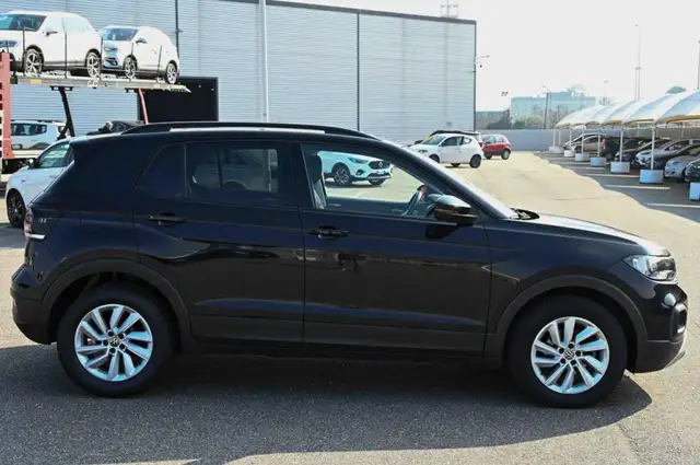 Volkswagen T-Cross view 4
