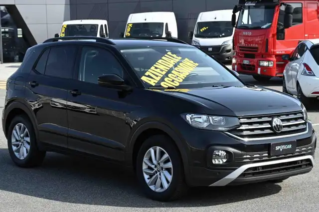 Volkswagen T-Cross view 3