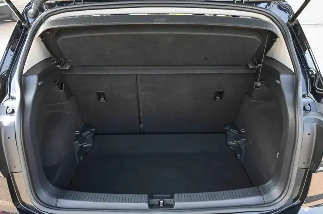 Volkswagen T-Cross view 9