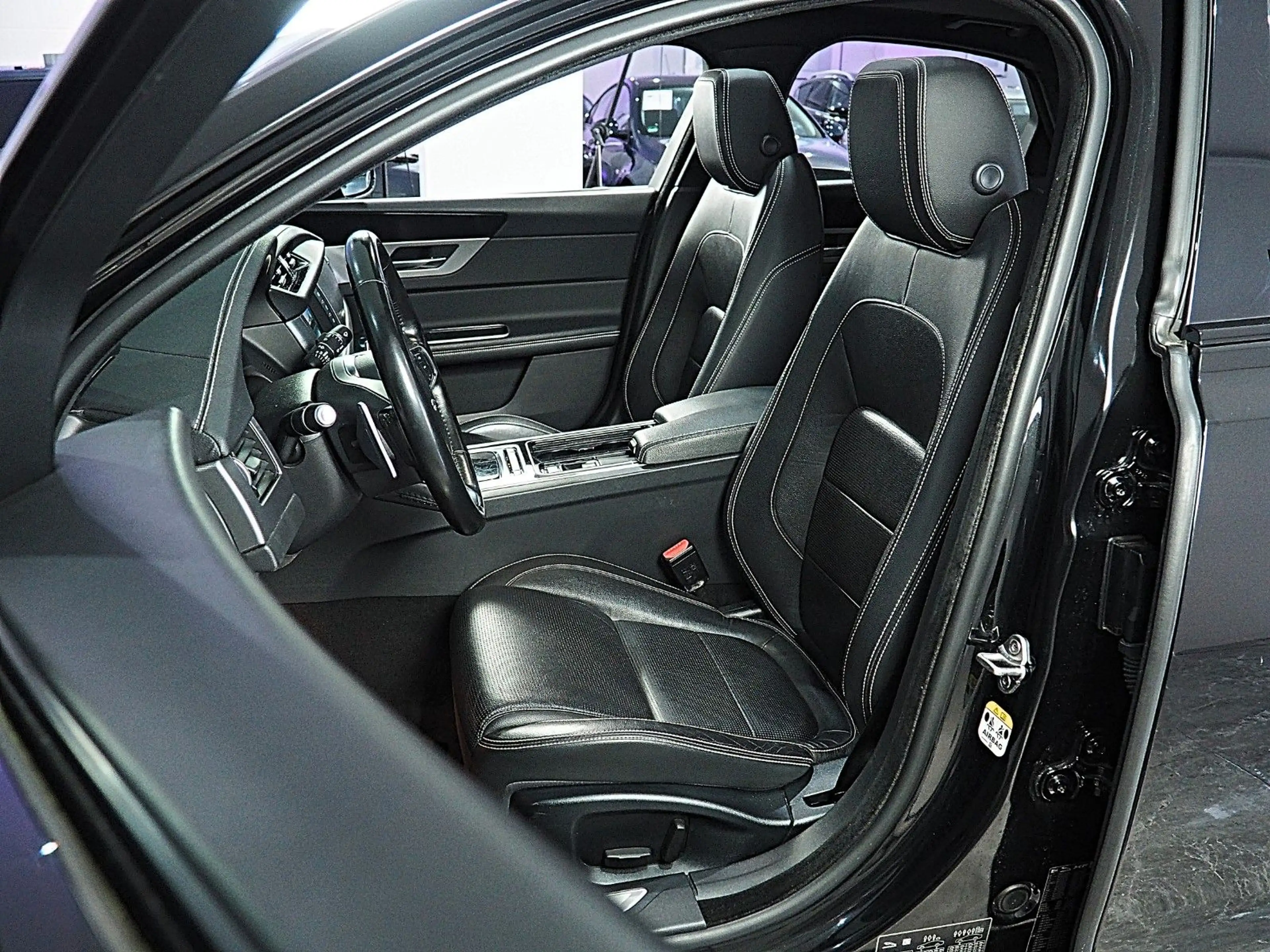 Jaguar XF *R-SPORTLINE*TÜV+SERVICE-NEU*LEDER*XENON* — photo 8
