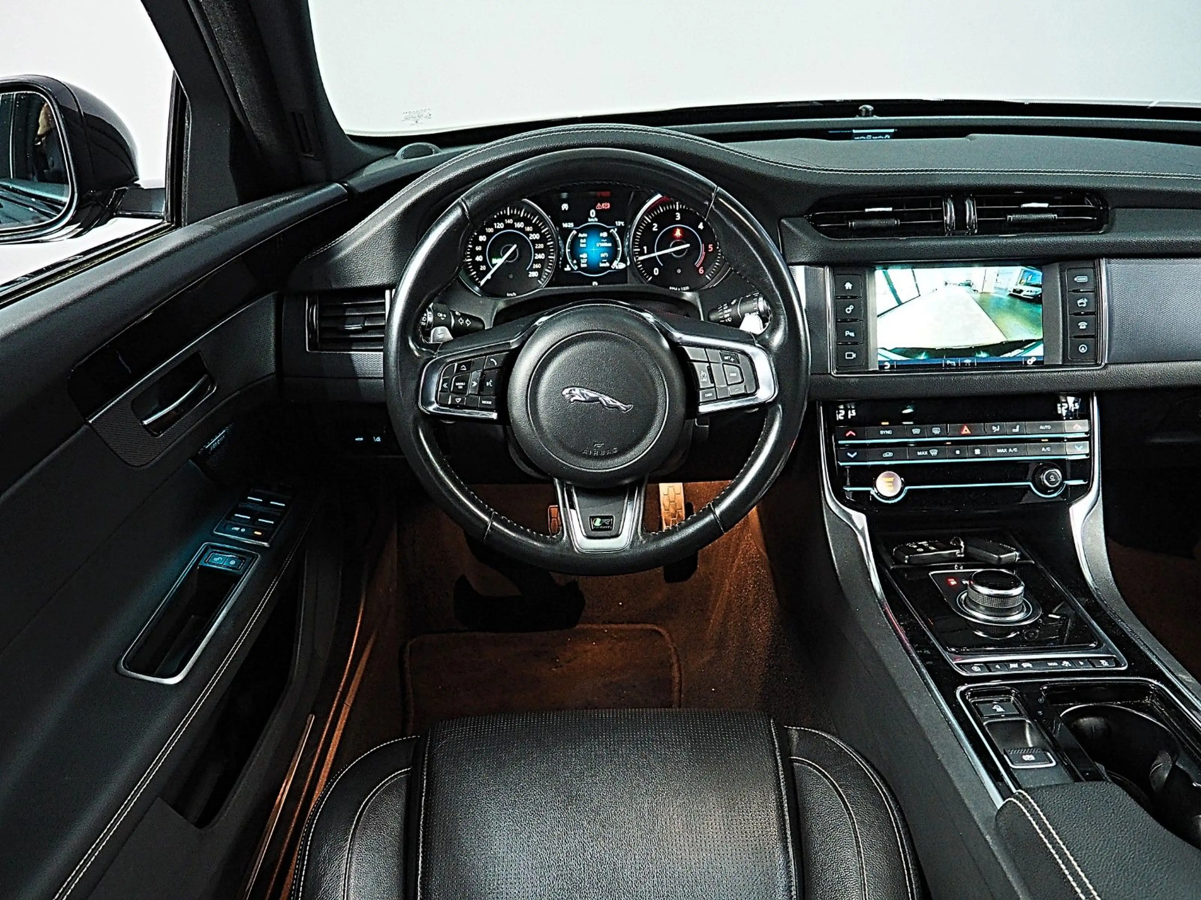 Jaguar XF *R-SPORTLINE*TÜV+SERVICE-NEU*LEDER*XENON* — photo 12