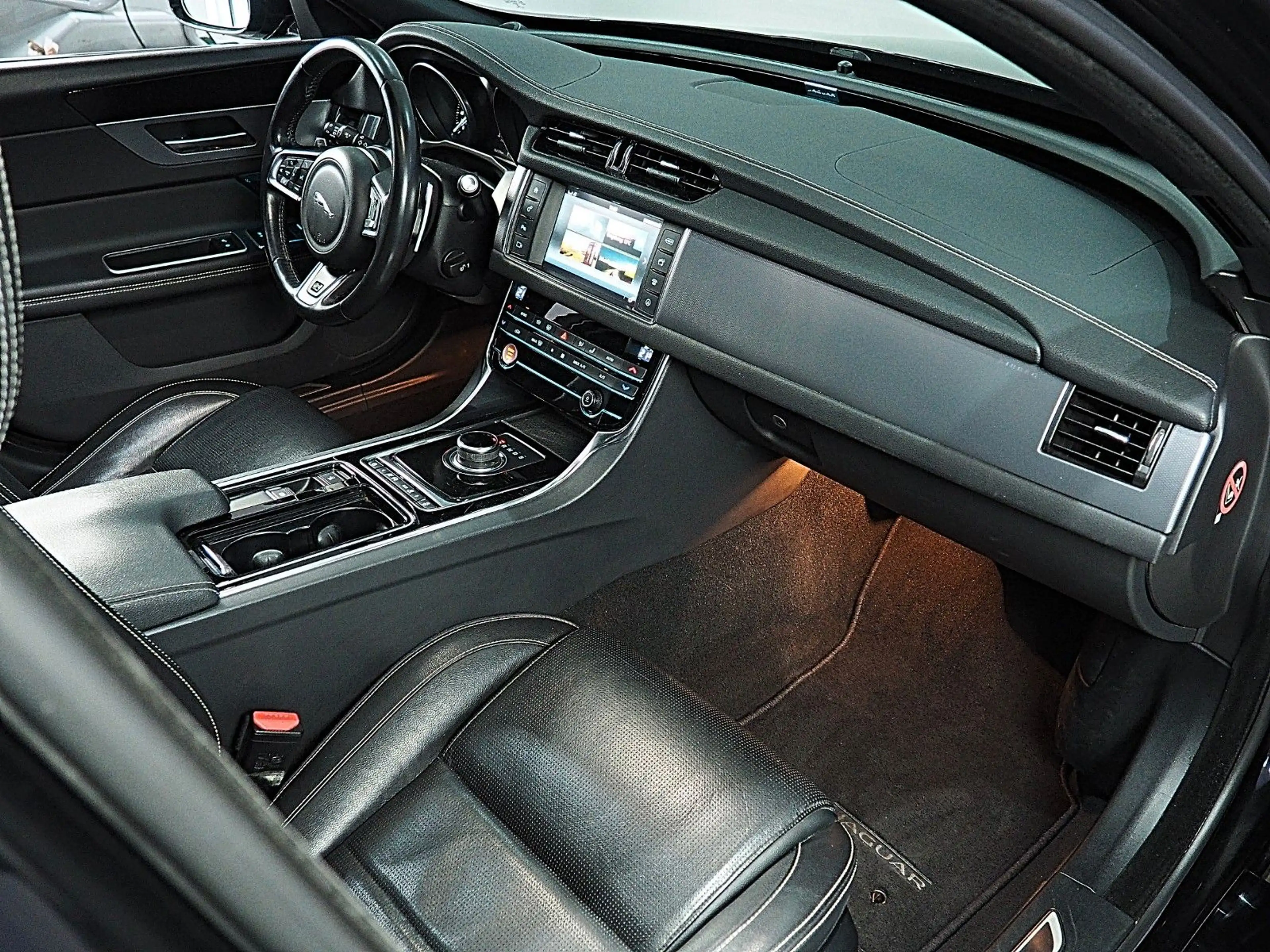 Jaguar XF *R-SPORTLINE*TÜV+SERVICE-NEU*LEDER*XENON* — photo 7
