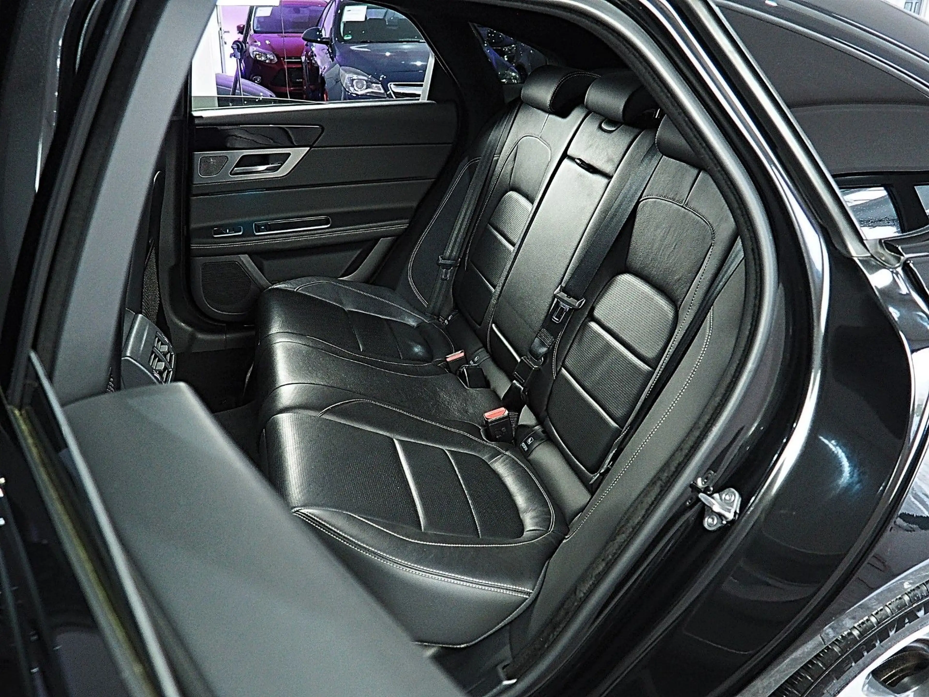 Jaguar XF *R-SPORTLINE*TÜV+SERVICE-NEU*LEDER*XENON* — photo 11