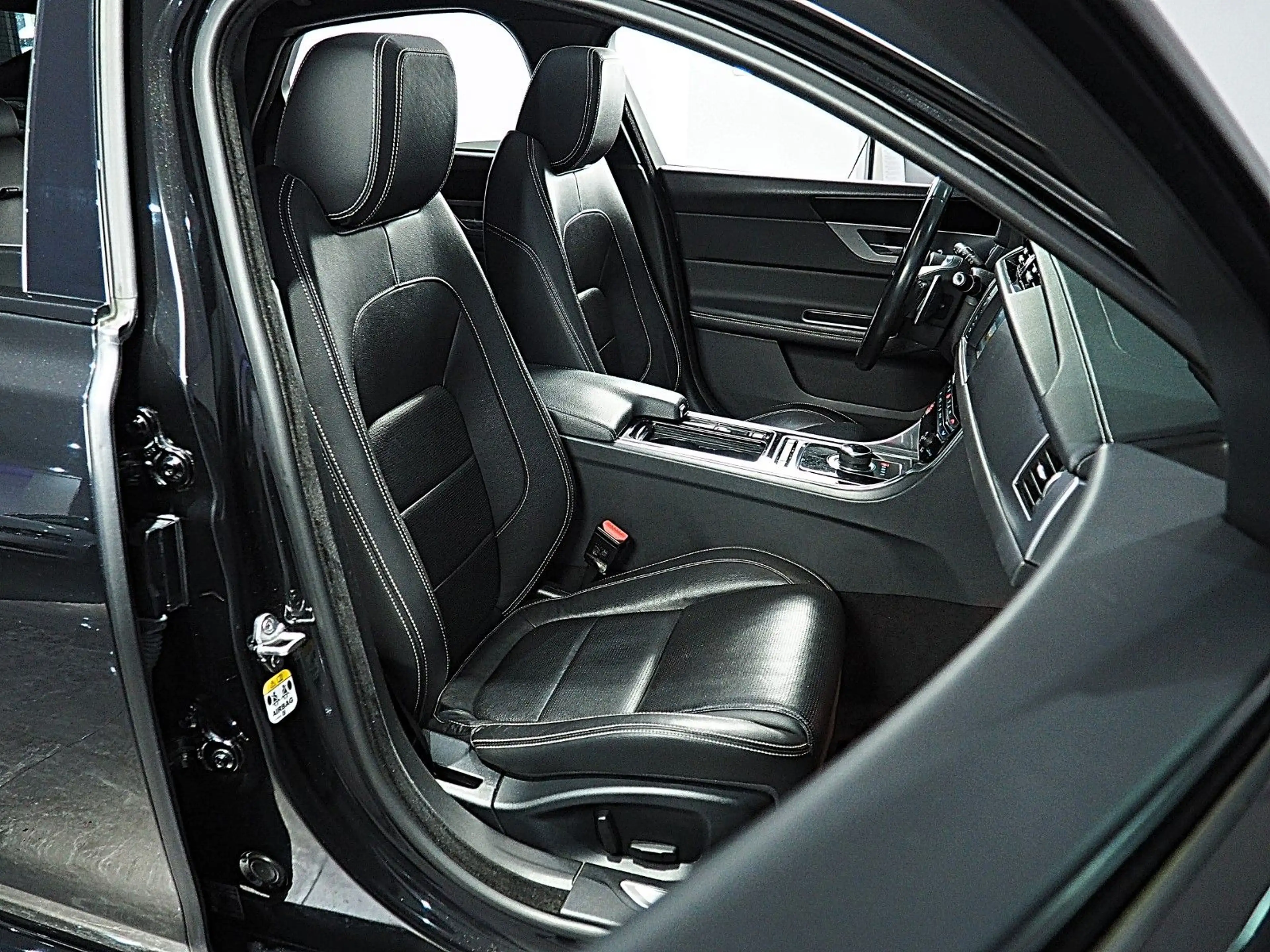 Jaguar XF *R-SPORTLINE*TÜV+SERVICE-NEU*LEDER*XENON* — photo 9